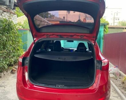 Красный Хендай i30, объемом двигателя 1.4 л и пробегом 254 тыс. км за 6100 $, фото 3 на Automoto.ua