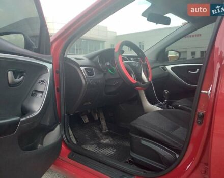 Красный Хендай i30, объемом двигателя 1.4 л и пробегом 295 тыс. км за 7950 $, фото 4 на Automoto.ua