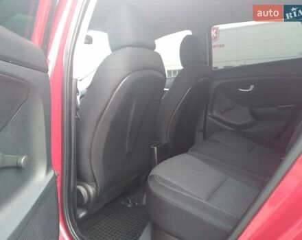 Красный Хендай i30, объемом двигателя 1.4 л и пробегом 295 тыс. км за 7950 $, фото 3 на Automoto.ua