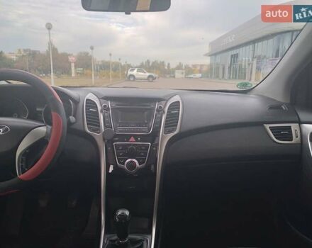 Красный Хендай i30, объемом двигателя 1.4 л и пробегом 295 тыс. км за 7950 $, фото 11 на Automoto.ua