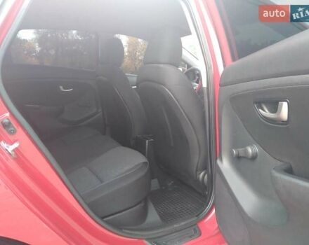 Красный Хендай i30, объемом двигателя 1.4 л и пробегом 295 тыс. км за 7950 $, фото 1 на Automoto.ua