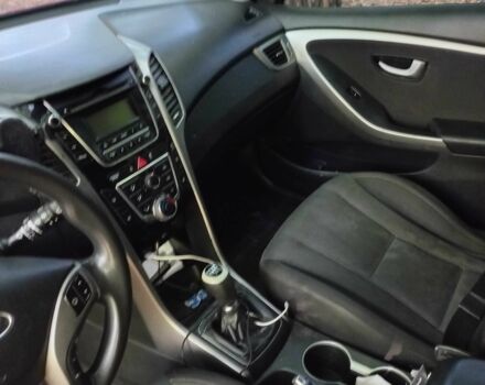 Хендай i30 2013 в Яворове на Automoto.ua Красный Хендай i30, объемом двигателя 1.6 л и пробегом 346 тыс. км за 4200 $, фото 8 на Automoto.ua