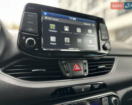 Красный Хендай i30, объемом двигателя 1.4 л и пробегом 240 тыс. км за 10500 $, фото 9 на Automoto.ua