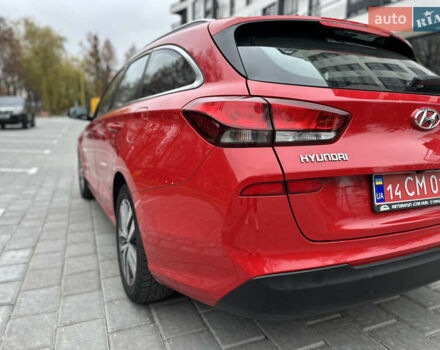 Красный Хендай i30, объемом двигателя 1.4 л и пробегом 240 тыс. км за 10500 $, фото 2 на Automoto.ua