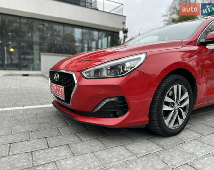 Красный Хендай i30, объемом двигателя 1.4 л и пробегом 240 тыс. км за 10500 $, фото 6 на Automoto.ua