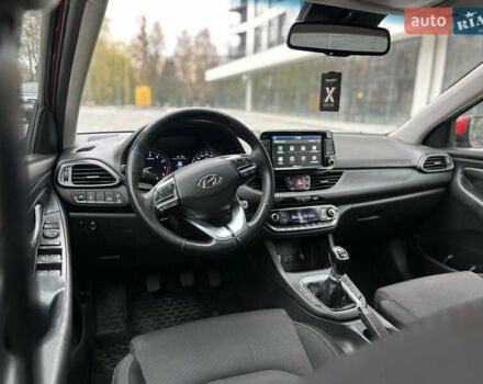Красный Хендай i30, объемом двигателя 1.4 л и пробегом 240 тыс. км за 10500 $, фото 8 на Automoto.ua