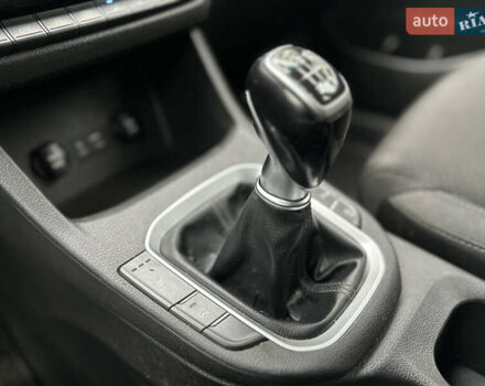 Красный Хендай i30, объемом двигателя 1.4 л и пробегом 240 тыс. км за 10500 $, фото 14 на Automoto.ua