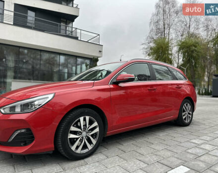 Красный Хендай i30, объемом двигателя 1.4 л и пробегом 240 тыс. км за 10500 $, фото 7 на Automoto.ua