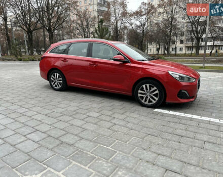 Красный Хендай i30, объемом двигателя 1.4 л и пробегом 240 тыс. км за 10500 $, фото 4 на Automoto.ua