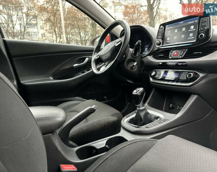 Красный Хендай i30, объемом двигателя 1.4 л и пробегом 240 тыс. км за 10500 $, фото 13 на Automoto.ua