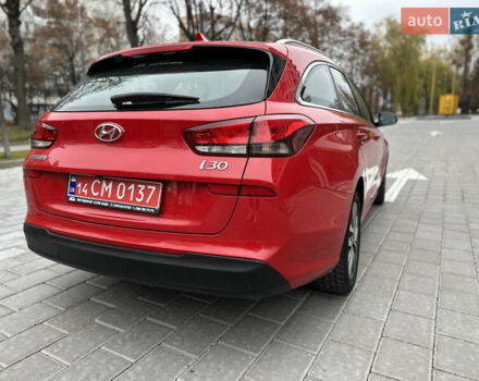 Красный Хендай i30, объемом двигателя 1.4 л и пробегом 240 тыс. км за 10500 $, фото 5 на Automoto.ua