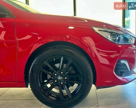 Красный Хендай i30, объемом двигателя 1.58 л и пробегом 108 тыс. км за 16490 $, фото 4 на Automoto.ua