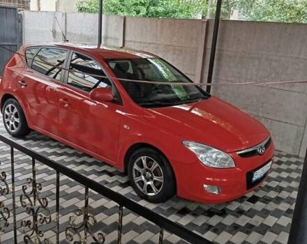 Красный Хендай i30, объемом двигателя 1.58 л и пробегом 280 тыс. км за 5000 $, фото 1 на Automoto.ua