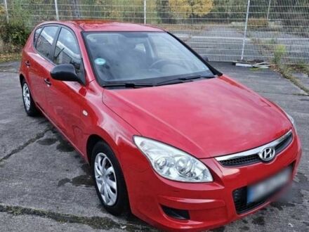 Красный Хендай i30, объемом двигателя 1.4 л и пробегом 197 тыс. км за 4041 $, фото 1 на Automoto.ua