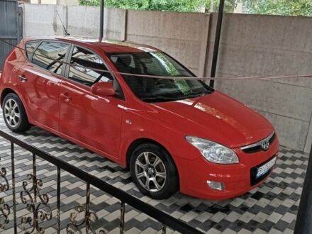 Красный Хендай i30, объемом двигателя 1.6 л и пробегом 280 тыс. км за 5000 $, фото 1 на Automoto.ua