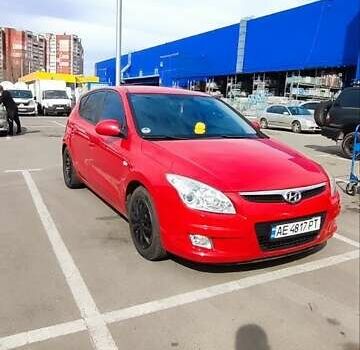 Красный Хендай i30, объемом двигателя 1.6 л и пробегом 247 тыс. км за 5800 $, фото 1 на Automoto.ua