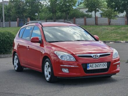 Красный Хендай i30, объемом двигателя 1.6 л и пробегом 197 тыс. км за 5700 $, фото 1 на Automoto.ua
