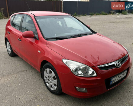 Красный Хендай i30, объемом двигателя 1.4 л и пробегом 210 тыс. км за 5000 $, фото 1 на Automoto.ua