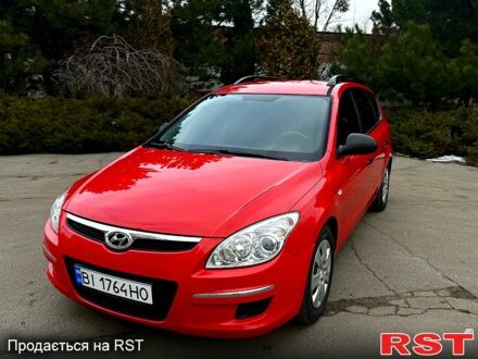 Красный Хендай i30, объемом двигателя 1.6 л и пробегом 277 тыс. км за 5399 $, фото 1 на Automoto.ua