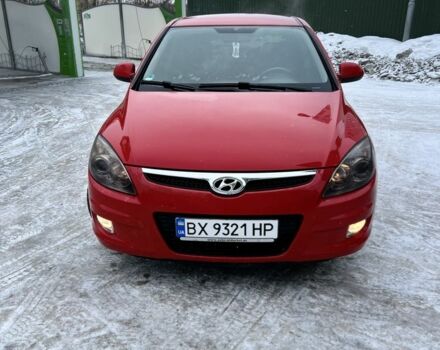 Красный Хендай i30, объемом двигателя 1.4 л и пробегом 226 тыс. км за 5200 $, фото 1 на Automoto.ua