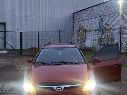Красный Хендай i30, объемом двигателя 1.58 л и пробегом 223 тыс. км за 5200 $, фото 1 на Automoto.ua