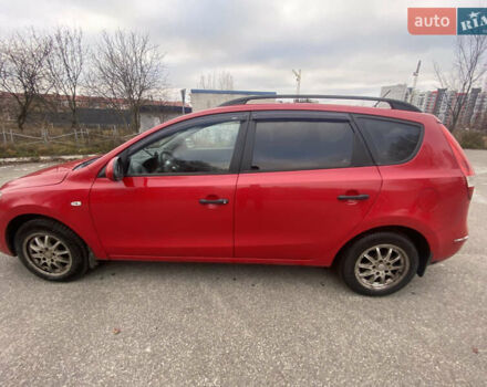 Красный Хендай i30, объемом двигателя 1.4 л и пробегом 245 тыс. км за 5700 $, фото 1 на Automoto.ua