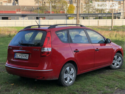 Красный Хендай i30, объемом двигателя 1.4 л и пробегом 222 тыс. км за 6200 $, фото 1 на Automoto.ua