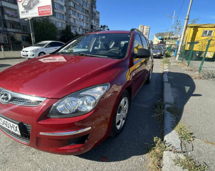 Красный Хендай i30, объемом двигателя 1.4 л и пробегом 160 тыс. км за 6000 $, фото 1 на Automoto.ua