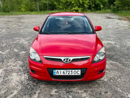 Хендай i30 2009 у Макарове на Automoto.ua Червоний Хендай i30, об'ємом двигуна 1.4 л та пробігом 178 тис. км за 4800 $, фото 1 на Automoto.ua