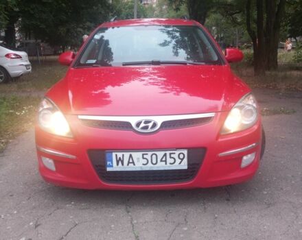 Красный Хендай i30, объемом двигателя 1.6 л и пробегом 240 тыс. км за 3200 $, фото 1 на Automoto.ua