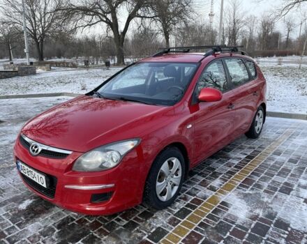 Красный Хендай i30, объемом двигателя 1.6 л и пробегом 195 тыс. км за 5700 $, фото 1 на Automoto.ua