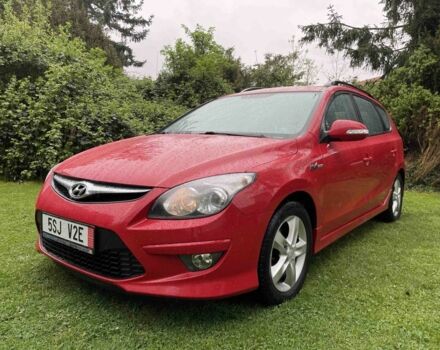 Красный Хендай i30, объемом двигателя 1.6 л и пробегом 237 тыс. км за 5799 $, фото 1 на Automoto.ua