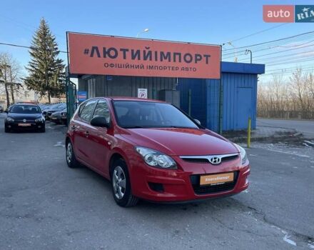 Красный Хендай i30, объемом двигателя 1.4 л и пробегом 223 тыс. км за 6300 $, фото 1 на Automoto.ua