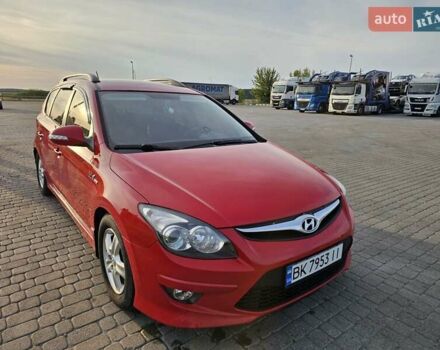 Червоний Хендай i30, об'ємом двигуна 1.58 л та пробігом 299 тис. км за 6200 $, фото 1 на Automoto.ua