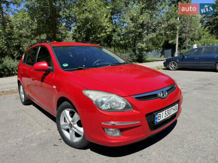Красный Хендай i30, объемом двигателя 1.4 л и пробегом 302 тыс. км за 6000 $, фото 1 на Automoto.ua