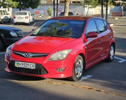 Красный Хендай i30, объемом двигателя 1.6 л и пробегом 202 тыс. км за 5900 $, фото 1 на Automoto.ua