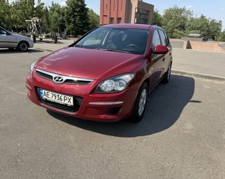 Красный Хендай i30, объемом двигателя 1.4 л и пробегом 215 тыс. км за 6100 $, фото 1 на Automoto.ua