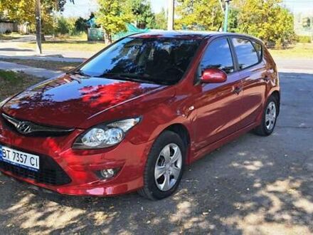 Хендай i30 2011 у Херсоні на Automoto.ua Червоний Хендай i30, об'ємом двигуна 1.59 л та пробігом 185 тис. км за 7800 $, фото 1 на Automoto.ua
