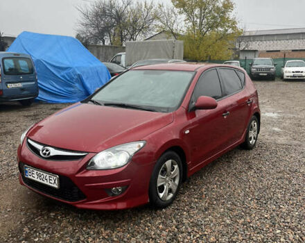 Красный Хендай i30, объемом двигателя 1.58 л и пробегом 167 тыс. км за 7950 $, фото 1 на Automoto.ua