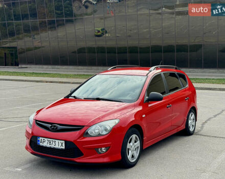 Красный Хендай i30, объемом двигателя 1.4 л и пробегом 218 тыс. км за 6200 $, фото 1 на Automoto.ua