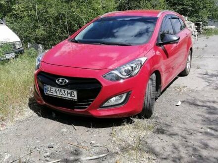 Красный Хендай i30, объемом двигателя 1.58 л и пробегом 230 тыс. км за 7600 $, фото 1 на Automoto.ua