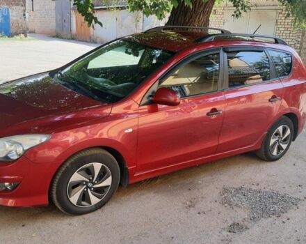 Червоний Хендай i30, об'ємом двигуна 1.6 л та пробігом 292 тис. км за 7999 $, фото 1 на Automoto.ua
