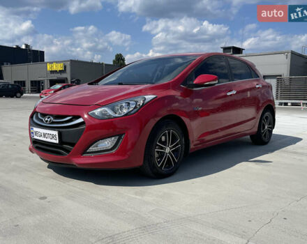 Красный Хендай i30, объемом двигателя 1.58 л и пробегом 208 тыс. км за 8990 $, фото 1 на Automoto.ua