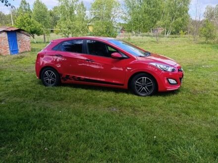 Красный Хендай i30, объемом двигателя 1.4 л и пробегом 116 тыс. км за 6600 $, фото 1 на Automoto.ua