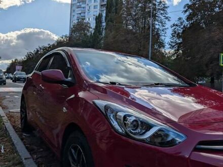 Красный Хендай i30, объемом двигателя 1.4 л и пробегом 122 тыс. км за 9300 $, фото 1 на Automoto.ua