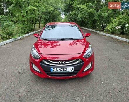 Красный Хендай i30, объемом двигателя 1.58 л и пробегом 208 тыс. км за 7700 $, фото 1 на Automoto.ua