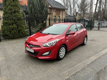 Красный Хендай i30, объемом двигателя 1.4 л и пробегом 72 тыс. км за 7800 $, фото 1 на Automoto.ua