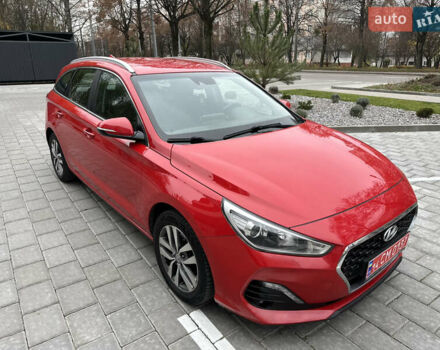 Красный Хендай i30, объемом двигателя 1.4 л и пробегом 240 тыс. км за 10500 $, фото 1 на Automoto.ua