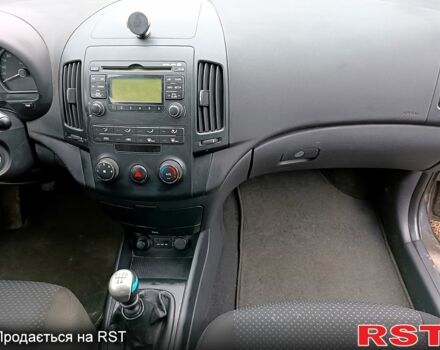 Хендай i30, объемом двигателя 1.4 л и пробегом 311 тыс. км за 5300 $, фото 5 на Automoto.ua