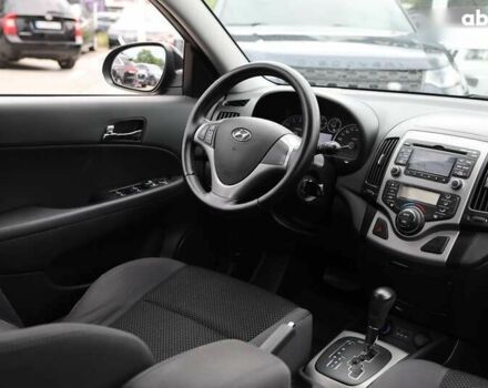 Хендай i30, объемом двигателя 1.6 л и пробегом 177 тыс. км за 8700 $, фото 10 на Automoto.ua